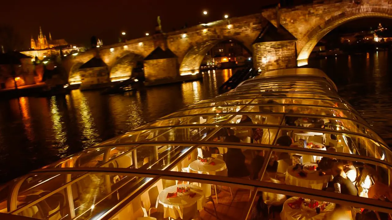 Sightseeing Dinner Cruise on Open-Top Glass Boat