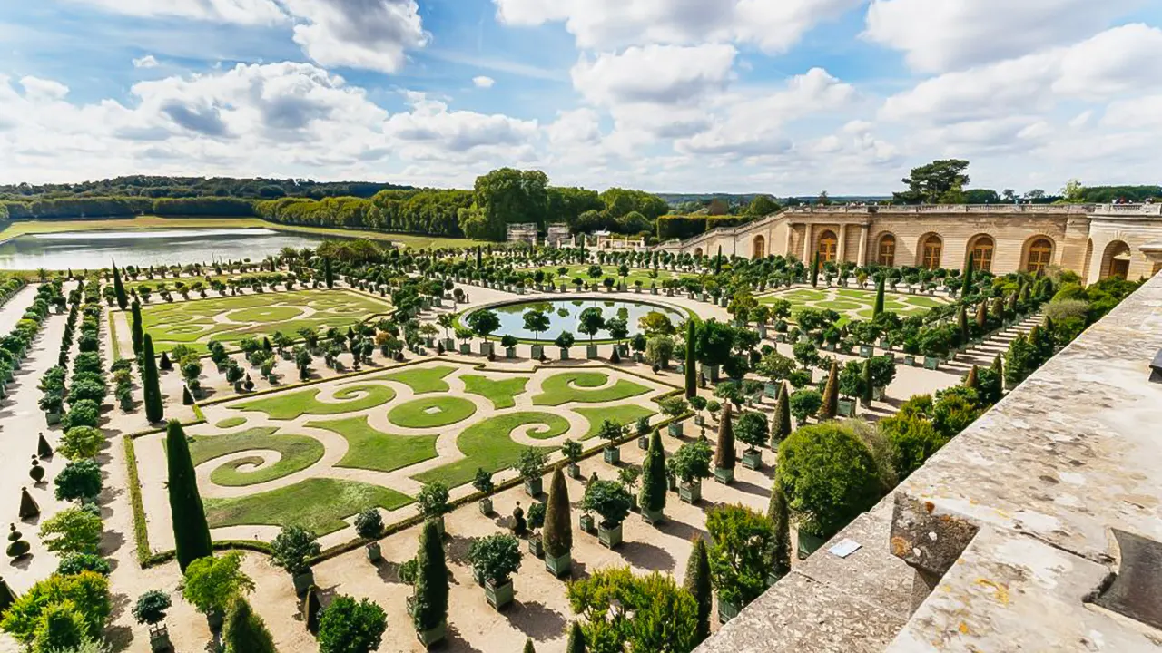 Versailles Palace and Gardens by Transport