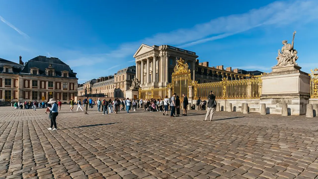 Versailles Palace and Gardens by Transport