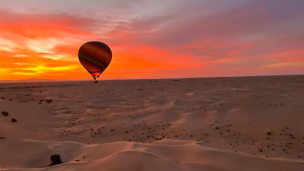 Balloon tour over the desert