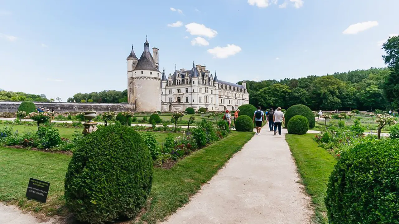 Loire Valley Castles Day Trip