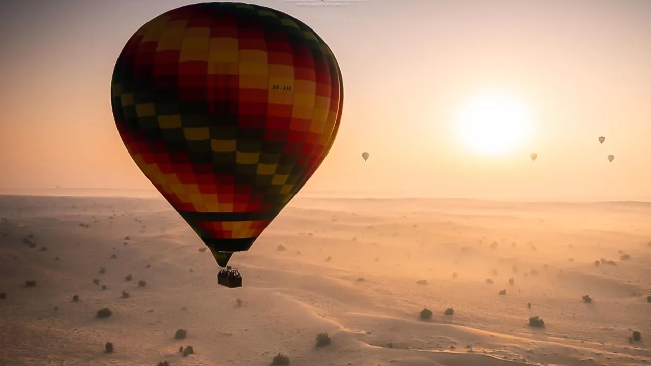 جولة المنطاد فوق الصحراء