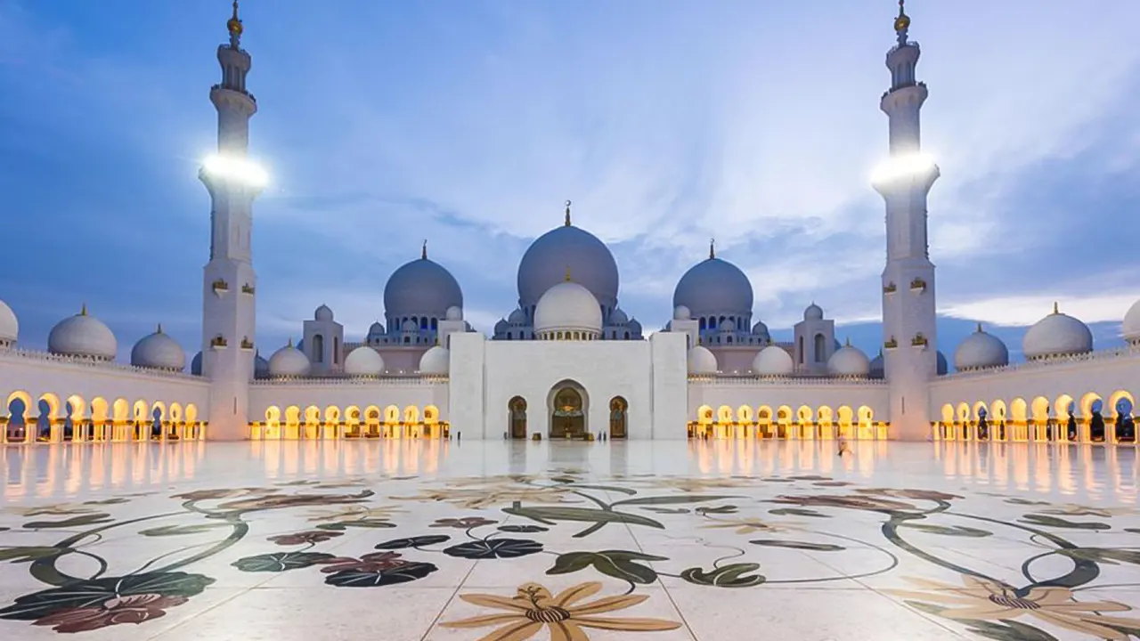 Tour of the mosque, Palace, Island and heritage