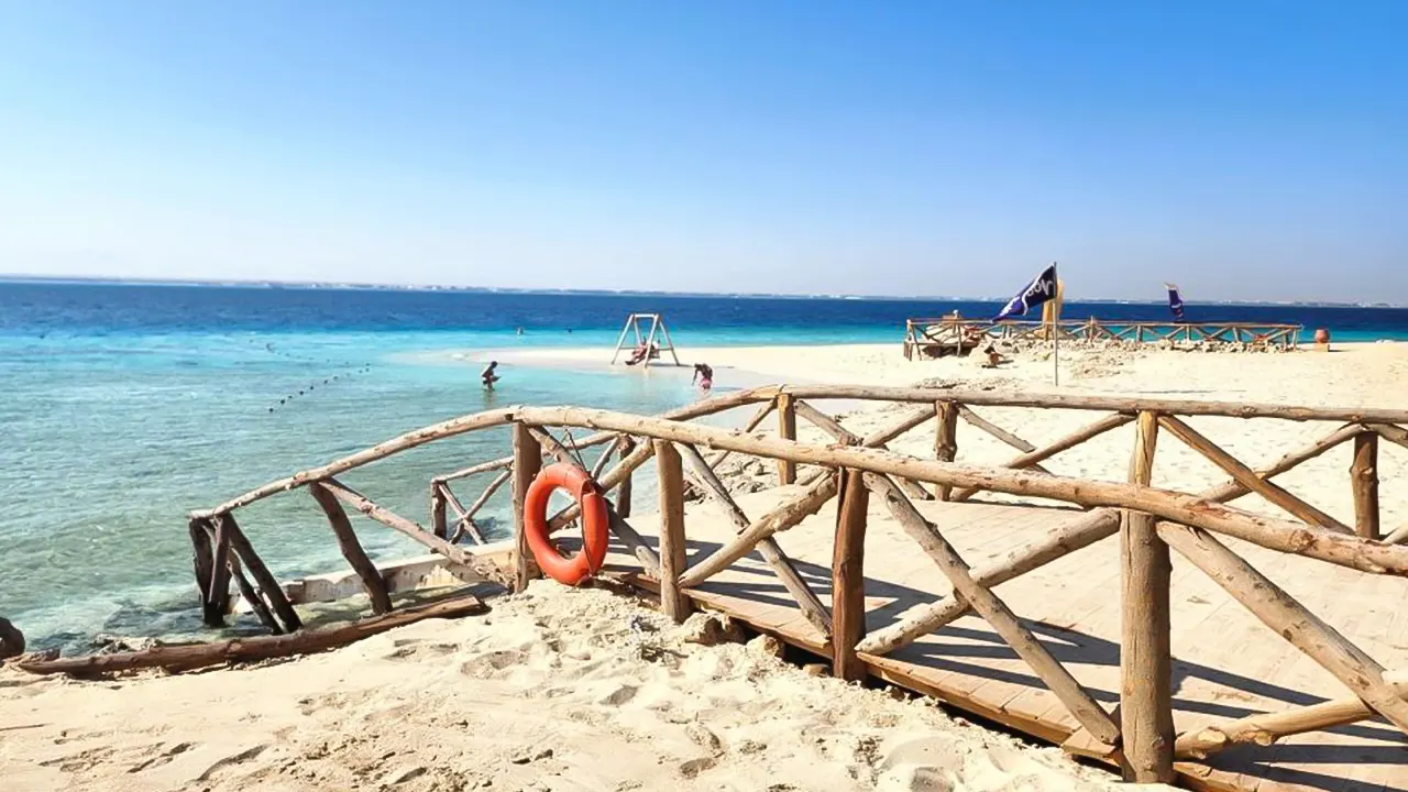 Giftun island with snorkeling and a lunch buffet