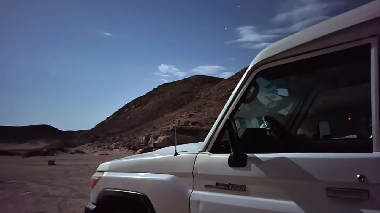 Star Watching Desert Adventure by Jeep with Dinner.