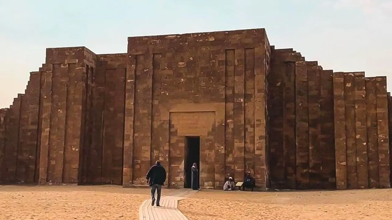 A tour of Dahshur and Saqqara with lunch