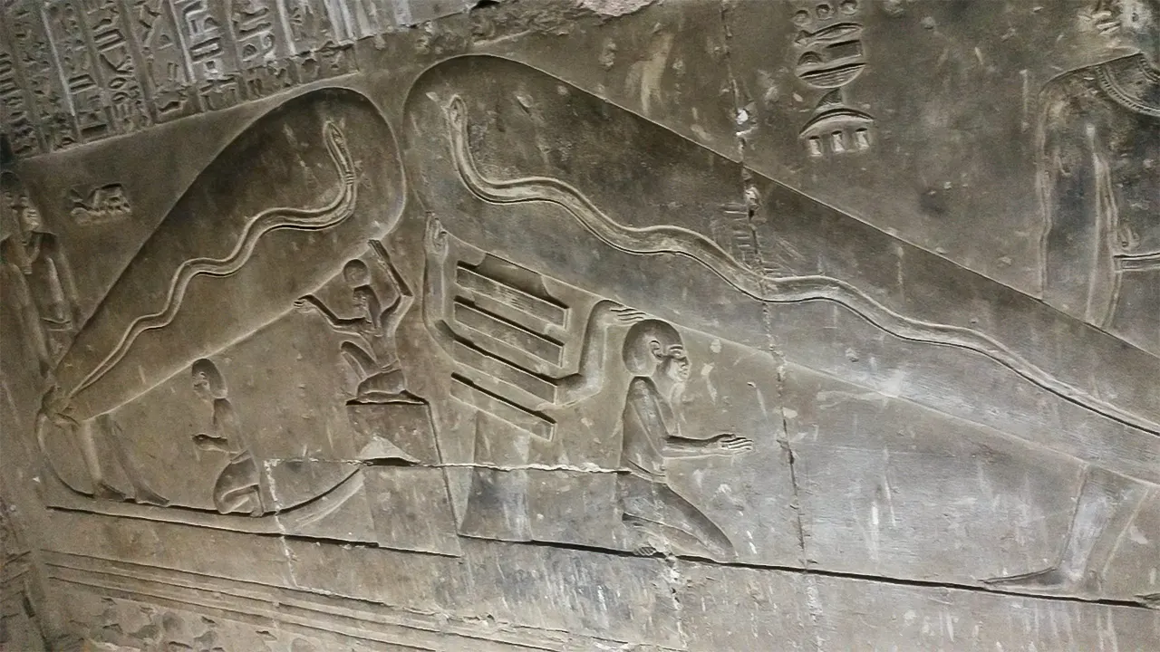 Tour of the temple of Dendera with a guide