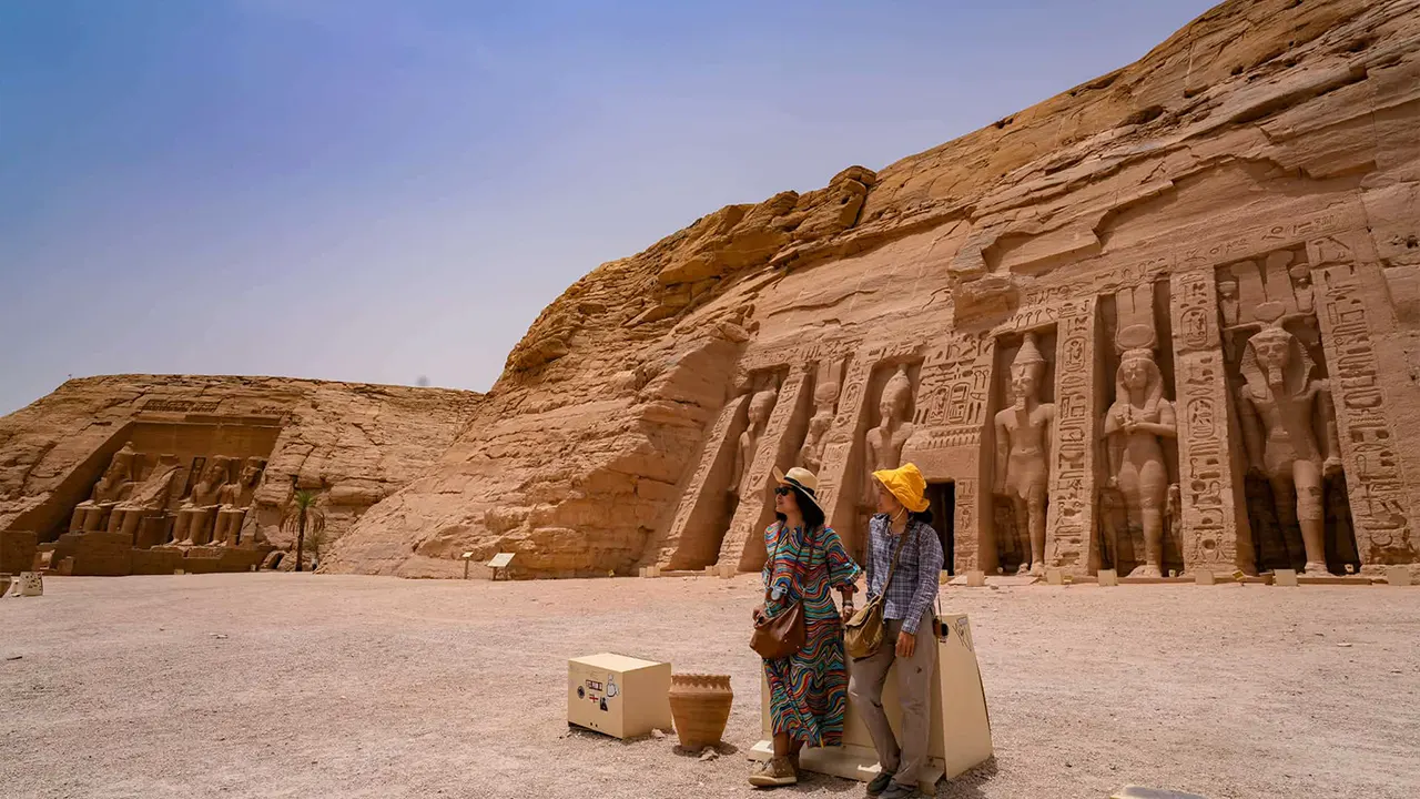 Trip to Abu Simbel by Bus