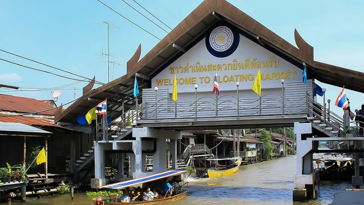 Damnoen Saduak Market and Maeklong Railway Market