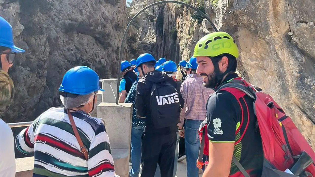 جولة بمرشد إلى كامينيتو ديل ري مع باص