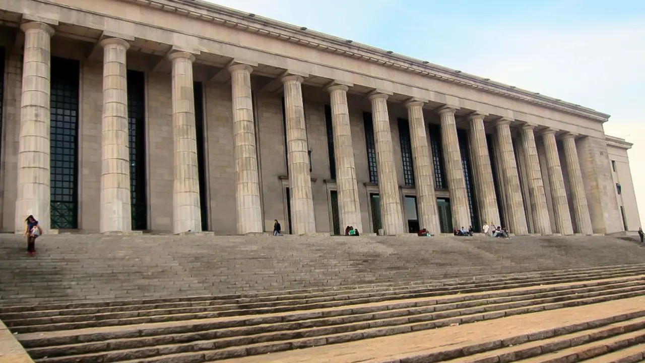 Walking Tour of the Recoleta Neighborhood in Buenos Aires