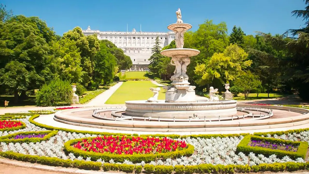 Tour of the royal palace