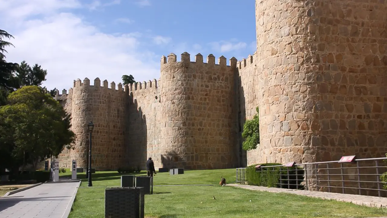 Avila and Segovia Day Trip with Tickets to Monuments