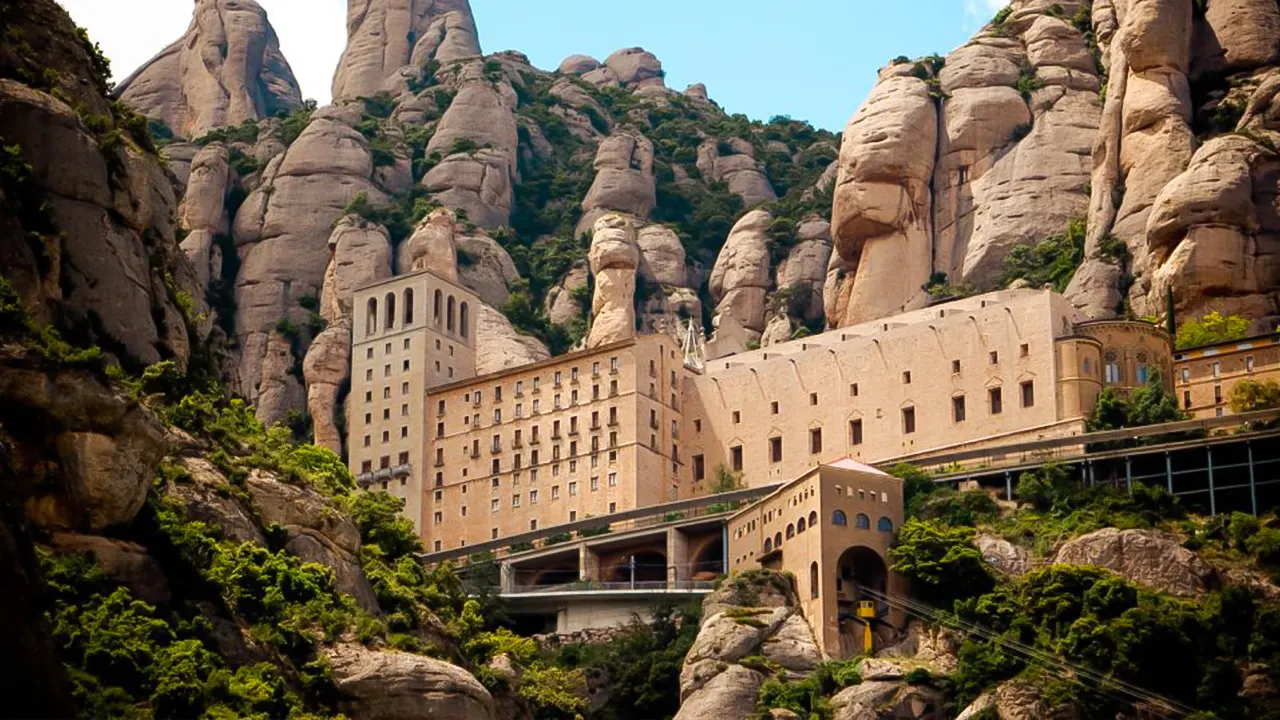 Montserrat Guided Tour & Return Bus Transfer