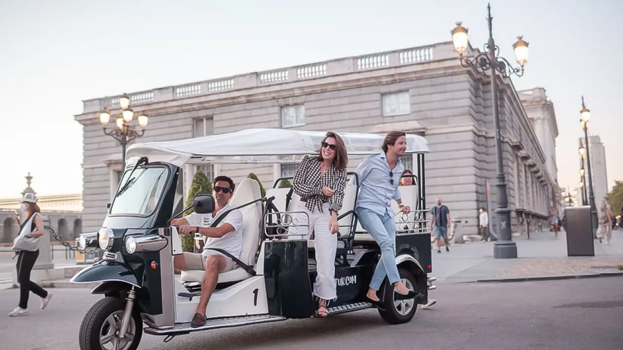 Private City Tour by Eco Tuk Tuk