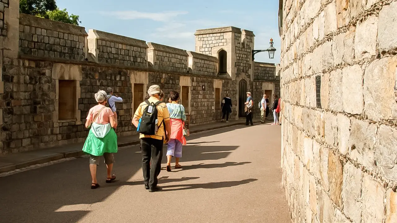 Windsor Castle, Bath and Stonehenge Tour