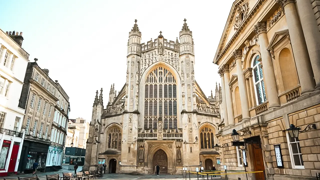 Windsor Castle, Bath and Stonehenge Tour