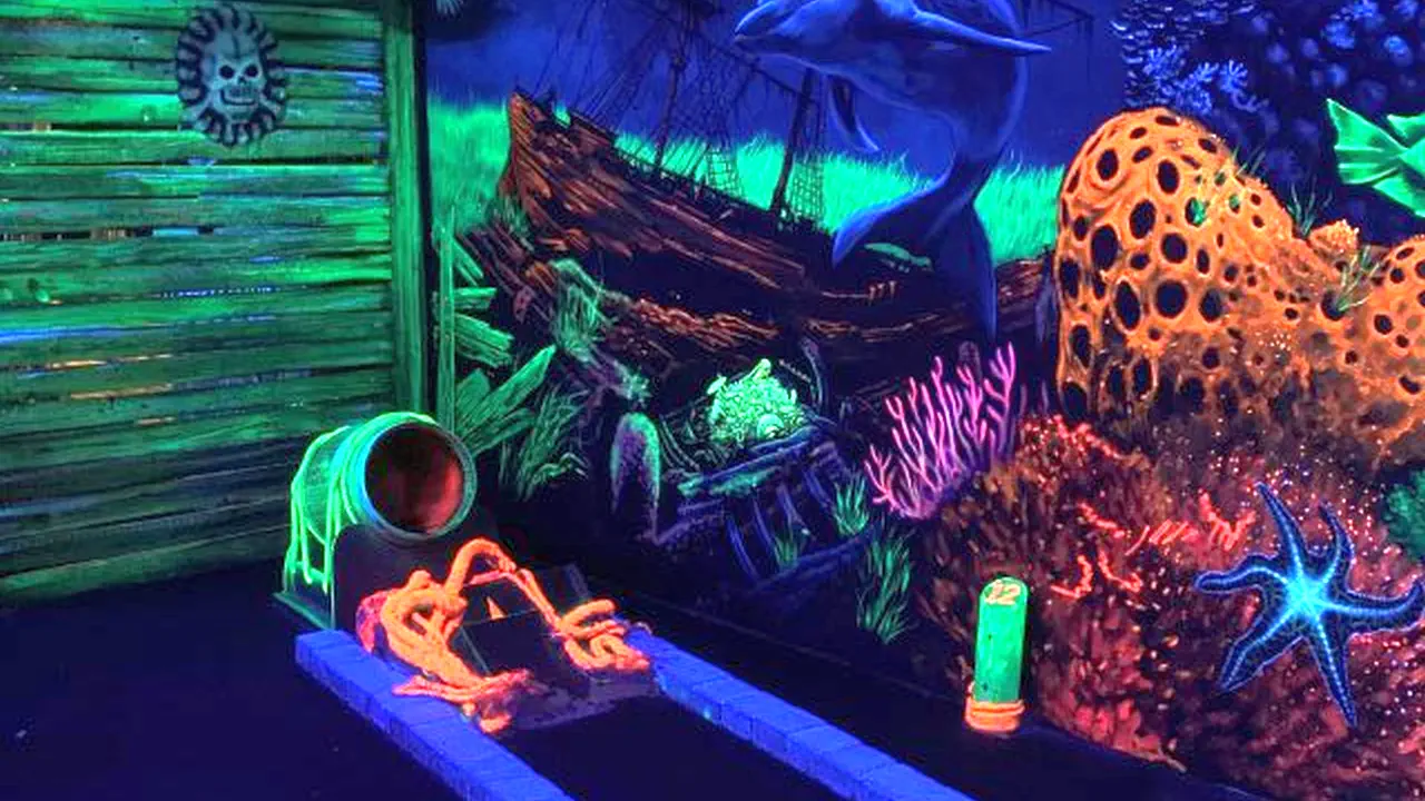 12 Hole Glow-in-the-Dark Minigolf