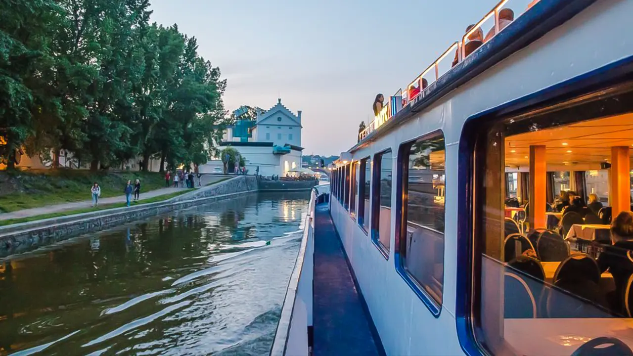 Sightseeing Boat Cruise with Buffet Dinner