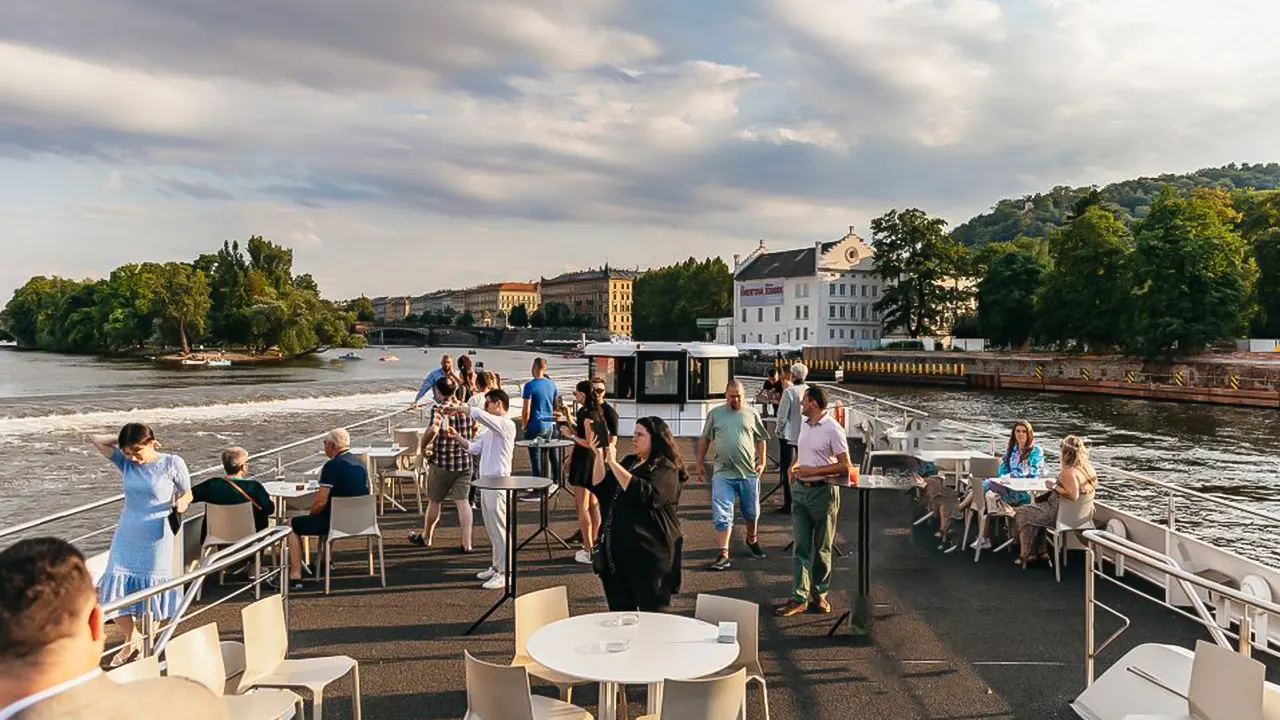 Sightseeing Dinner Cruise on Open-Top Glass Boat