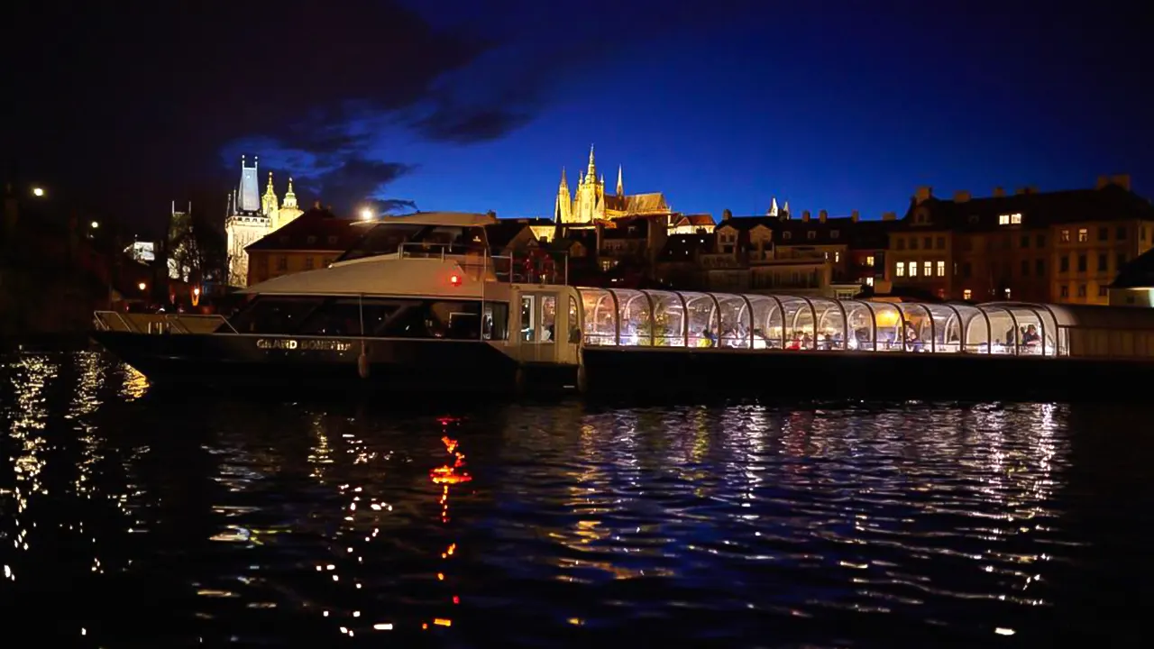 Sightseeing Dinner Cruise on Open-Top Glass Boat