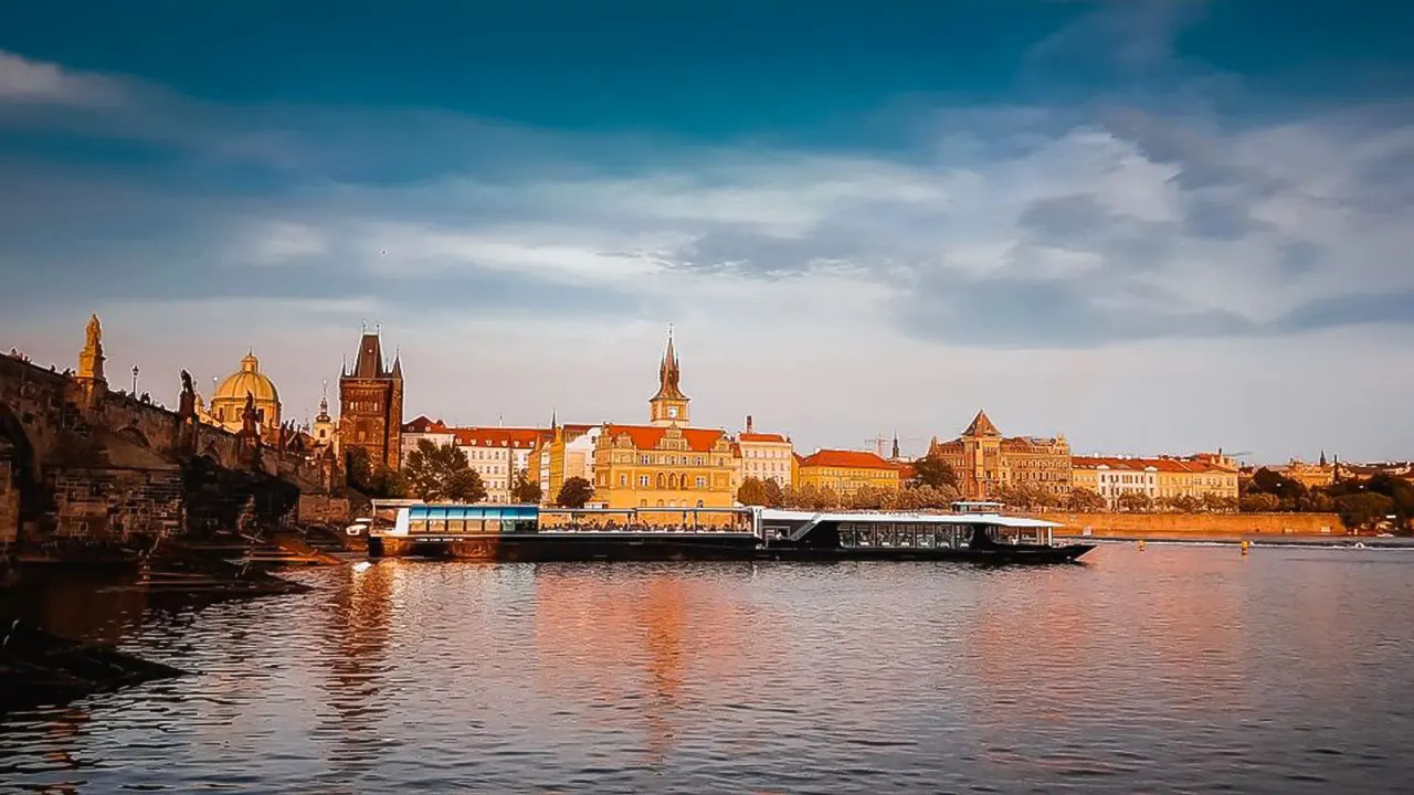 Sightseeing Dinner Cruise on Open-Top Glass Boat