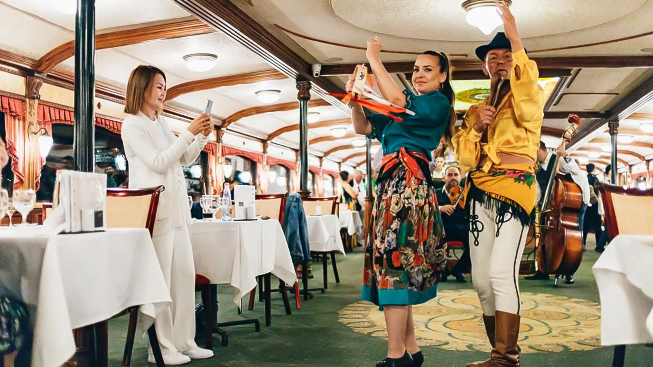 Dinner Cruise with Live Music and Folk Dance Show