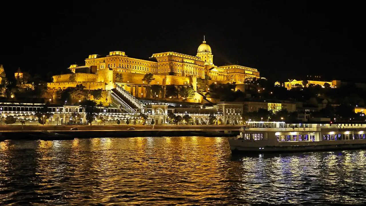 Dinner Cruise with Live Music and Folk Dance Show