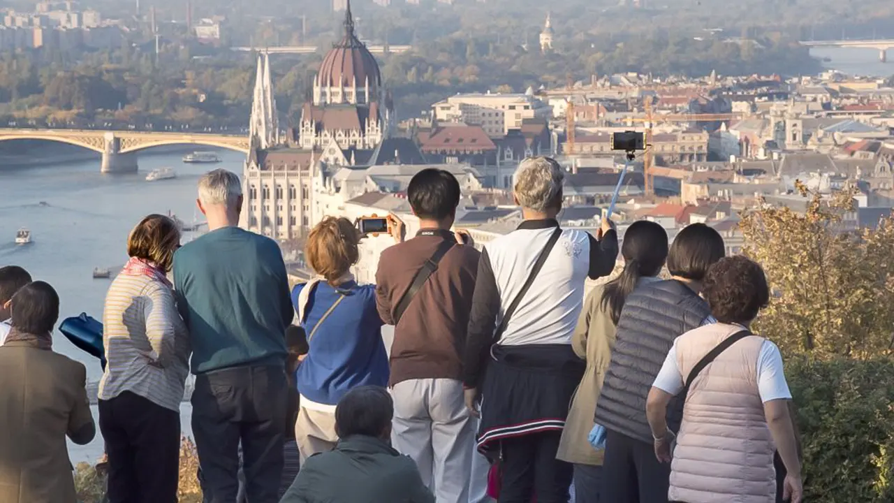 Budapest Grand City Tour with Parliament Visit