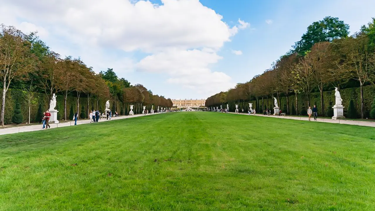 Versailles Palace and Gardens by Transport