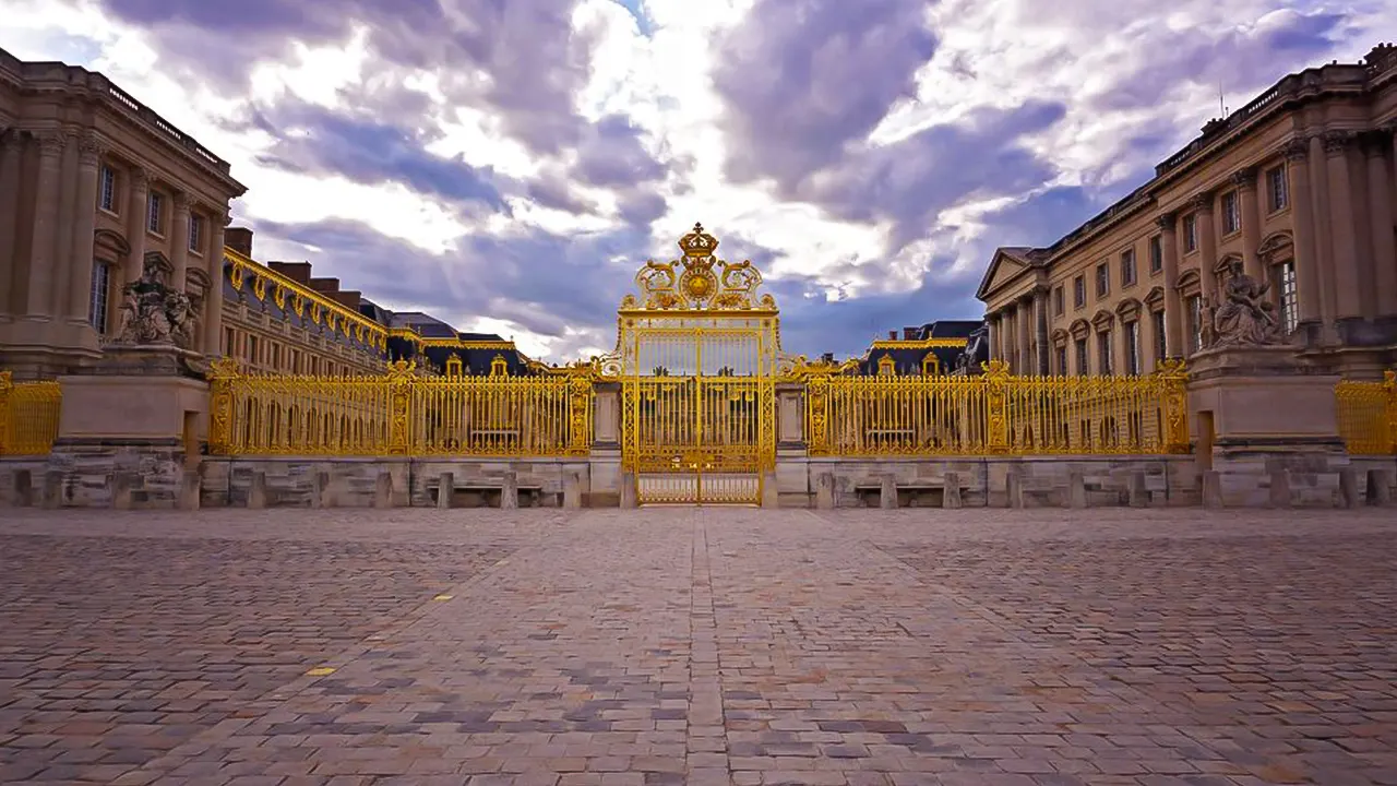 Versailles Palace and Gardens Guided Experience