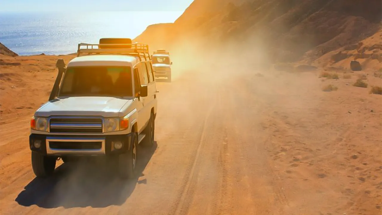 Canyon, Camel, and Snorkel Jeep Tour