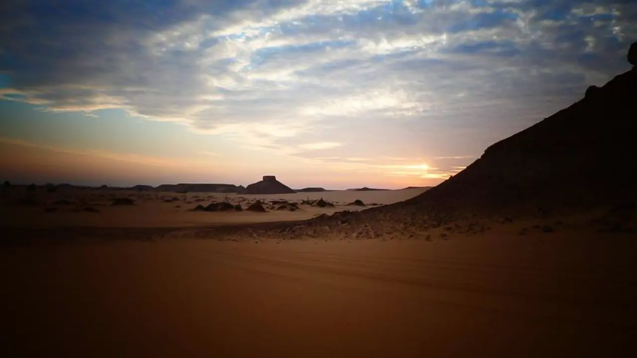 مشاهدة النجوم في الصحراء شواء