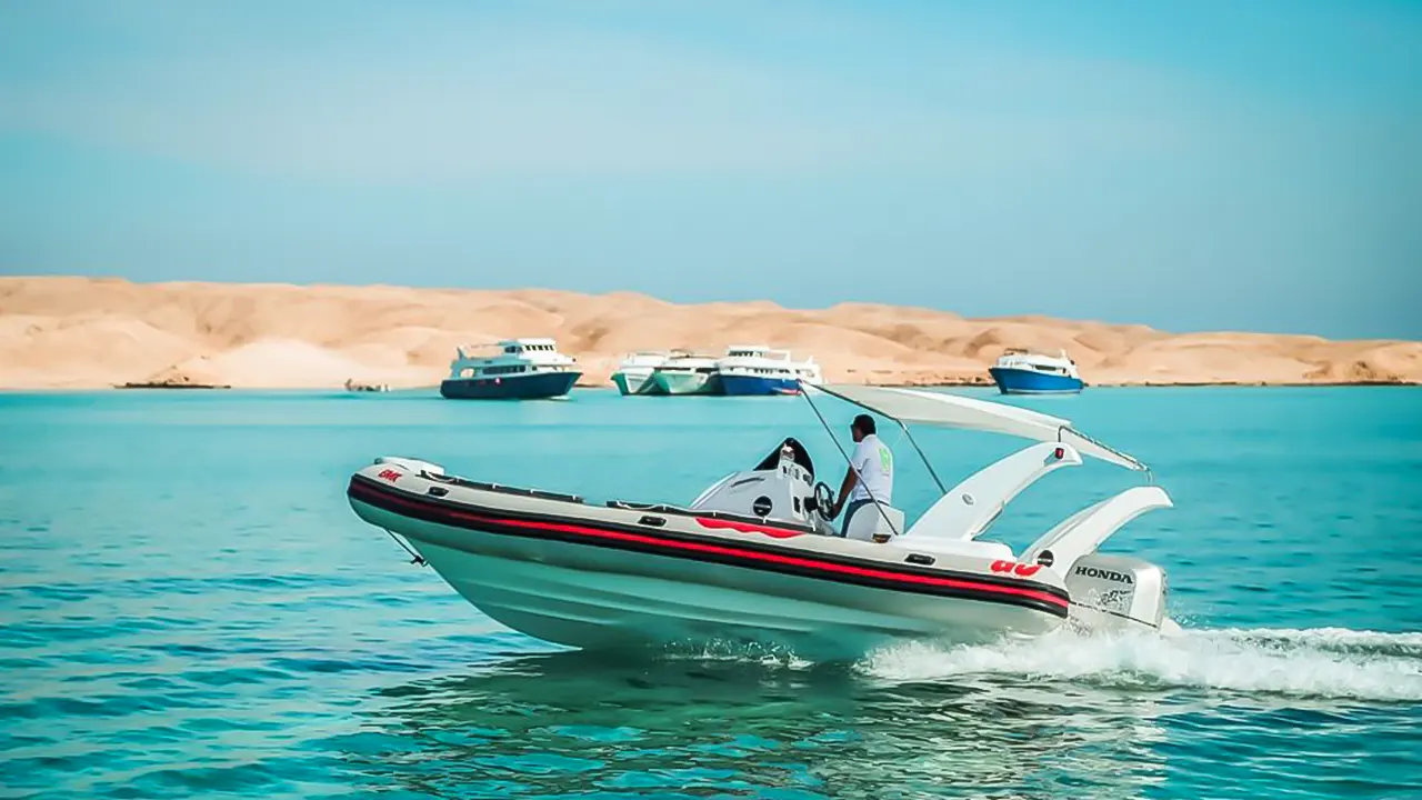 Speedboat Tour to Orange Bay and Magawish Island