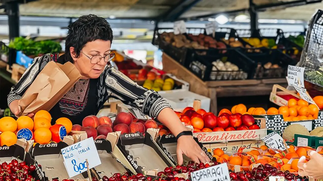 Guided street food tour and tasting