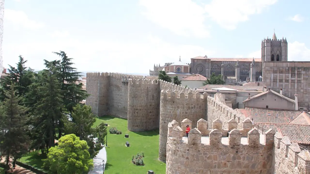 Avila and Segovia Day Trip with Tickets to Monuments