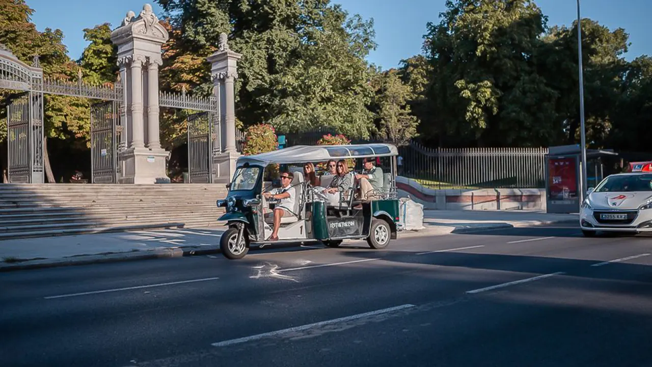 Private City Tour by Eco Tuk Tuk