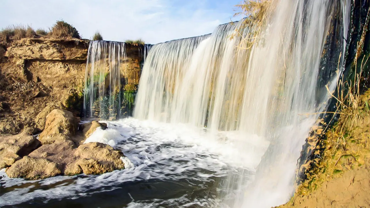 Whale Valley and Wadi El Rayan Waterfalls Tour