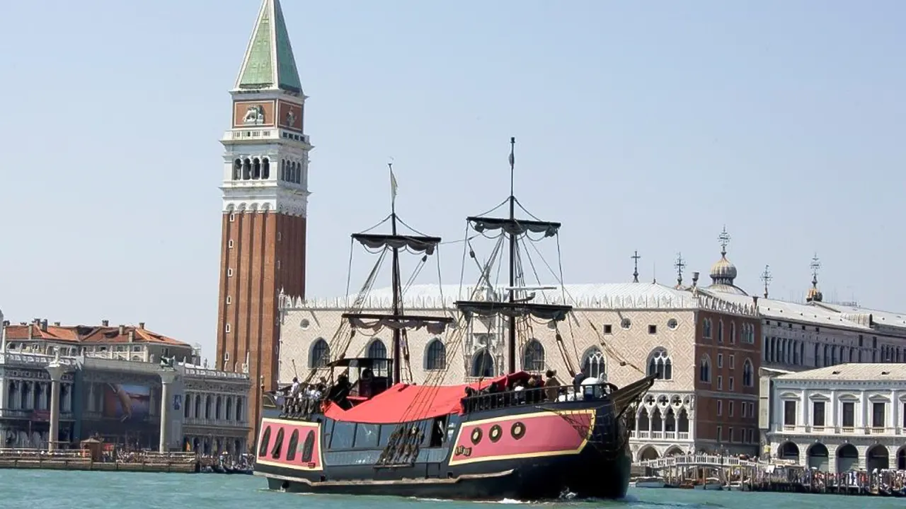 Venetian Lagoon Tour and Galleon Dinner