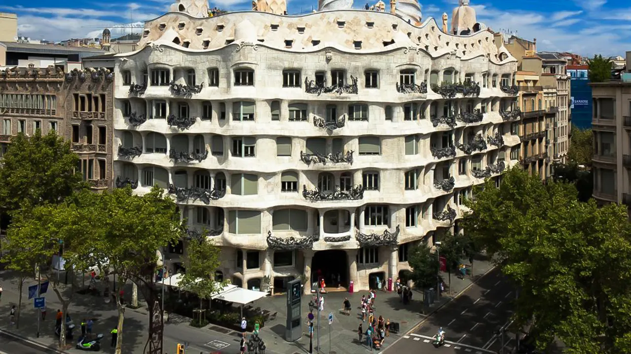 La Pedrera-Casa Milà Ticket & Audio Guide Option